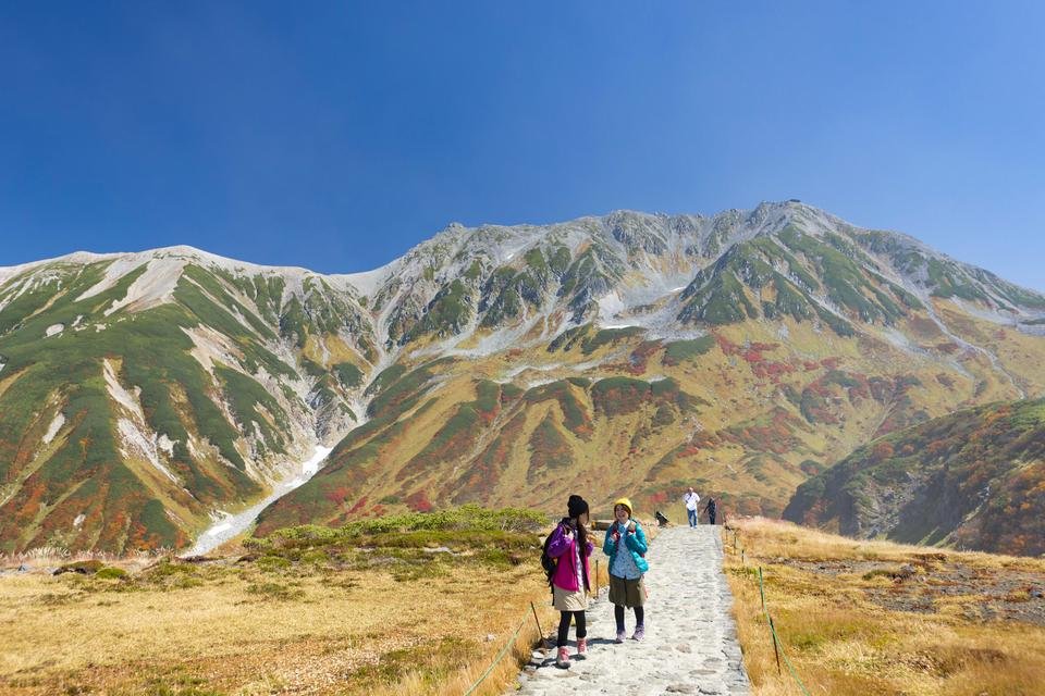 紅葉シーズン到来 9月中旬から色づく秋の立山黒部アルペンルートへ And Trip たびびと