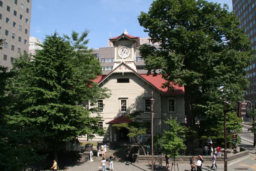 こちら札幌市中央区大通公園前時計台ビル派出所